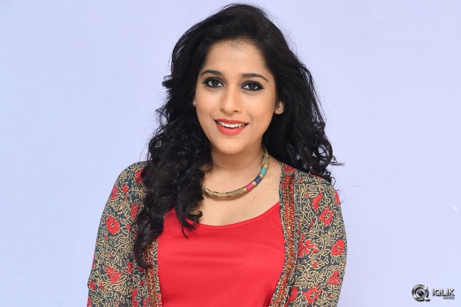 Rashmi-Gautam-At-Thanu-Vachenanta-Movie